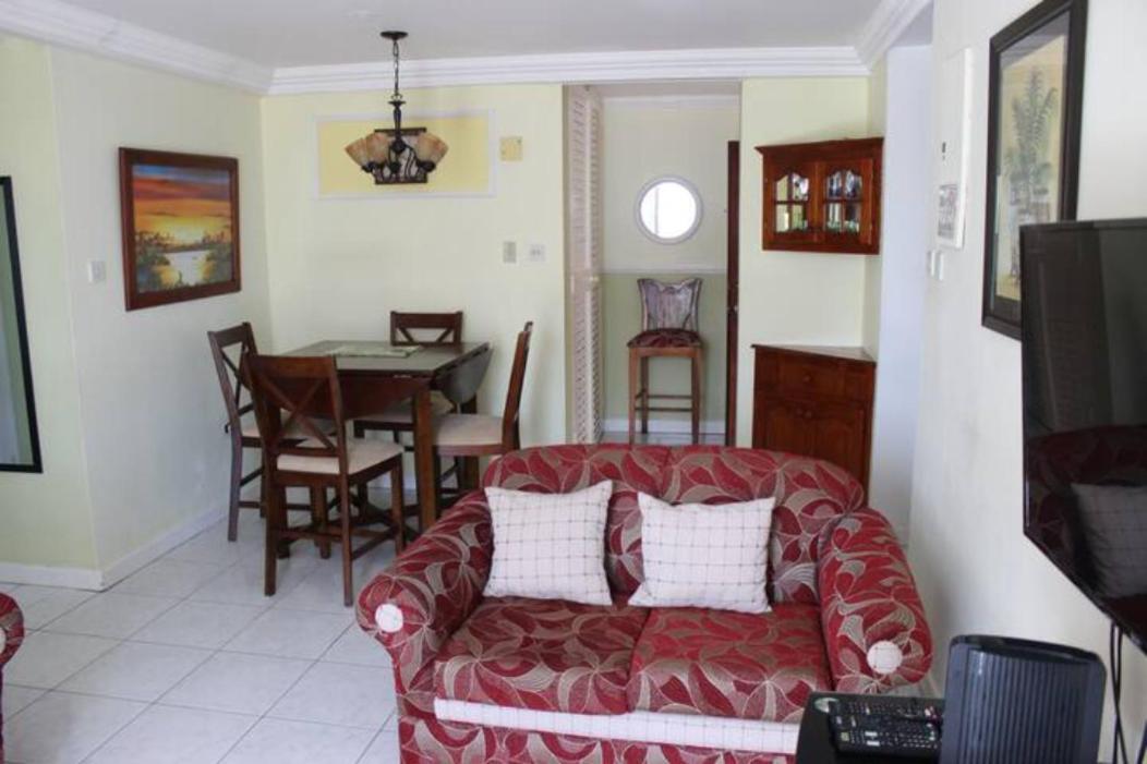 Seacastles By The Beach/Pool Montego Bay Exterior photo