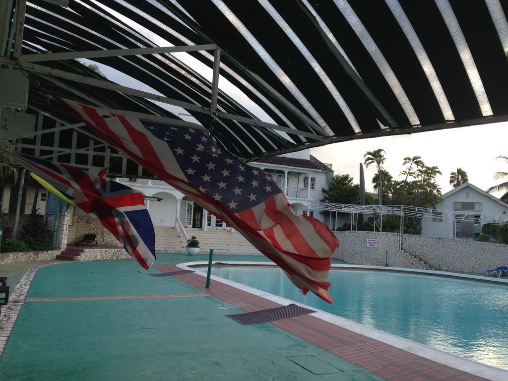 Seacastles By The Beach/Pool Montego Bay Exterior photo
