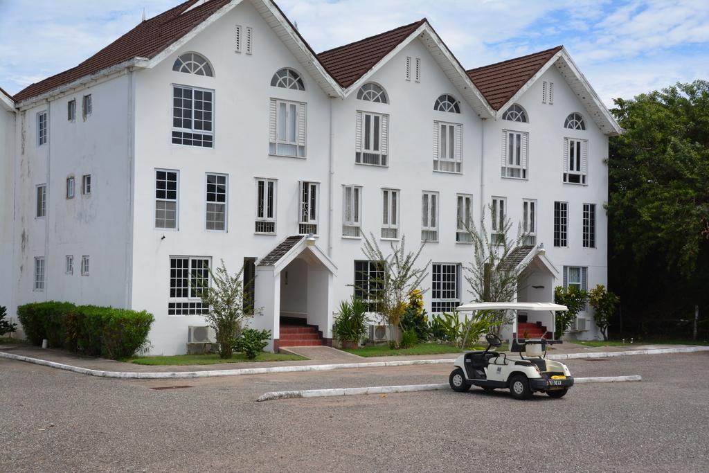 Seacastles By The Beach/Pool Montego Bay Exterior photo