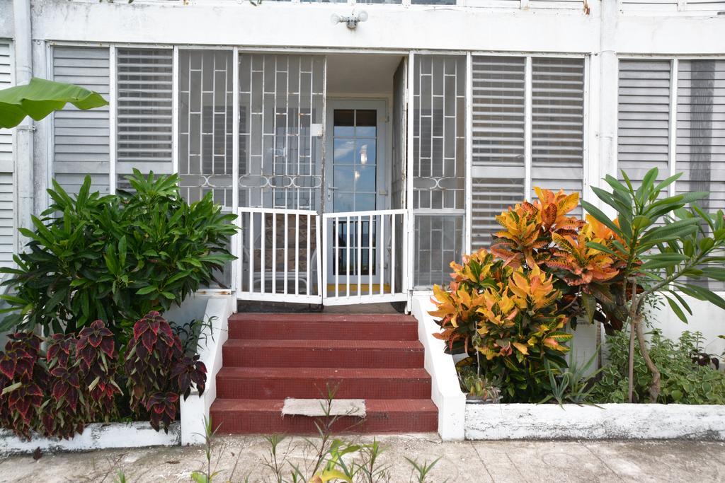 Seacastles By The Beach/Pool Montego Bay Exterior photo